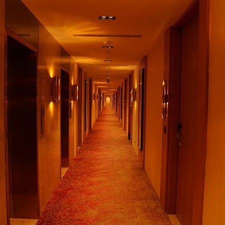Ramada By Wyndham Gorakhpur Gorakhnath Mandir Road Hotel ภายนอก รูปภาพ