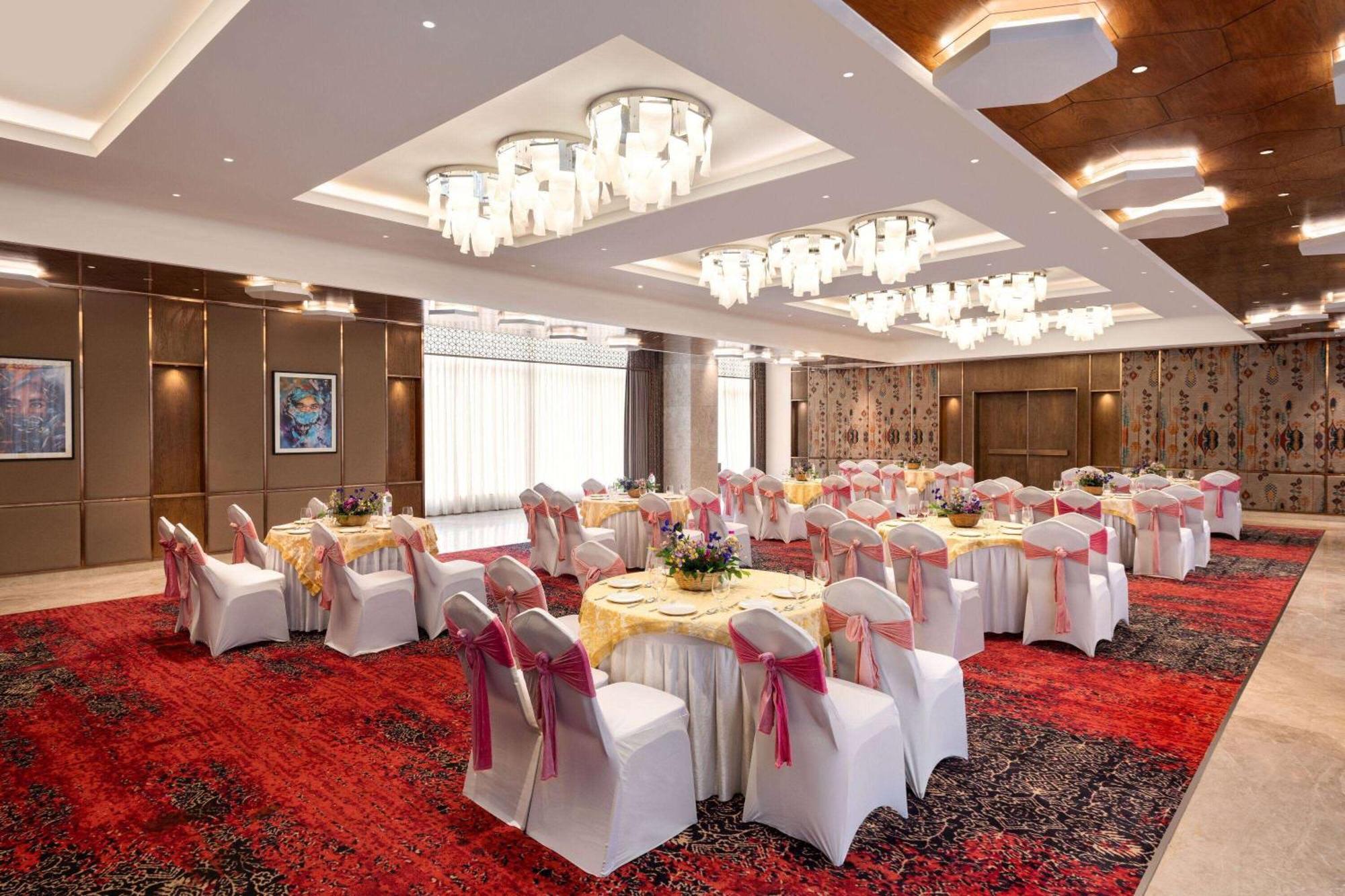 Ramada By Wyndham Gorakhpur Gorakhnath Mandir Road Hotel ภายนอก รูปภาพ