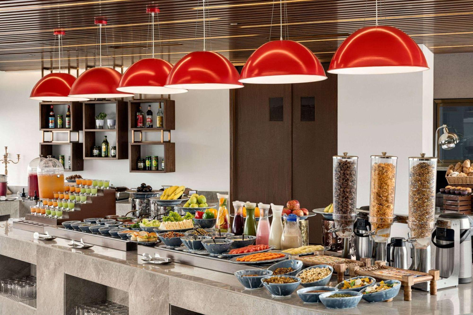 Ramada By Wyndham Gorakhpur Gorakhnath Mandir Road Hotel ภายนอก รูปภาพ