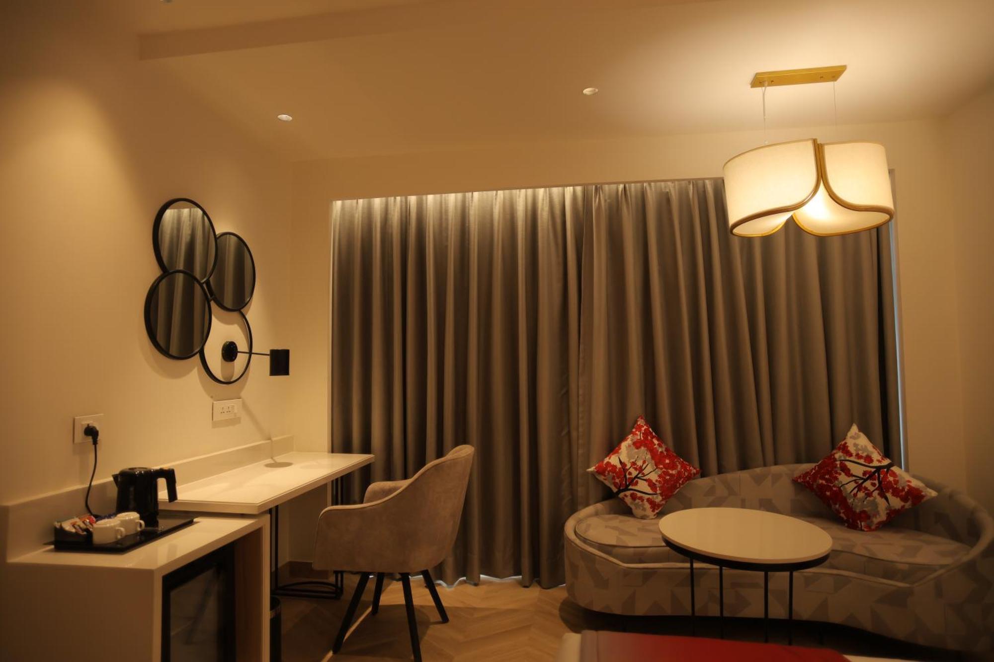 Ramada By Wyndham Gorakhpur Gorakhnath Mandir Road Hotel ภายนอก รูปภาพ