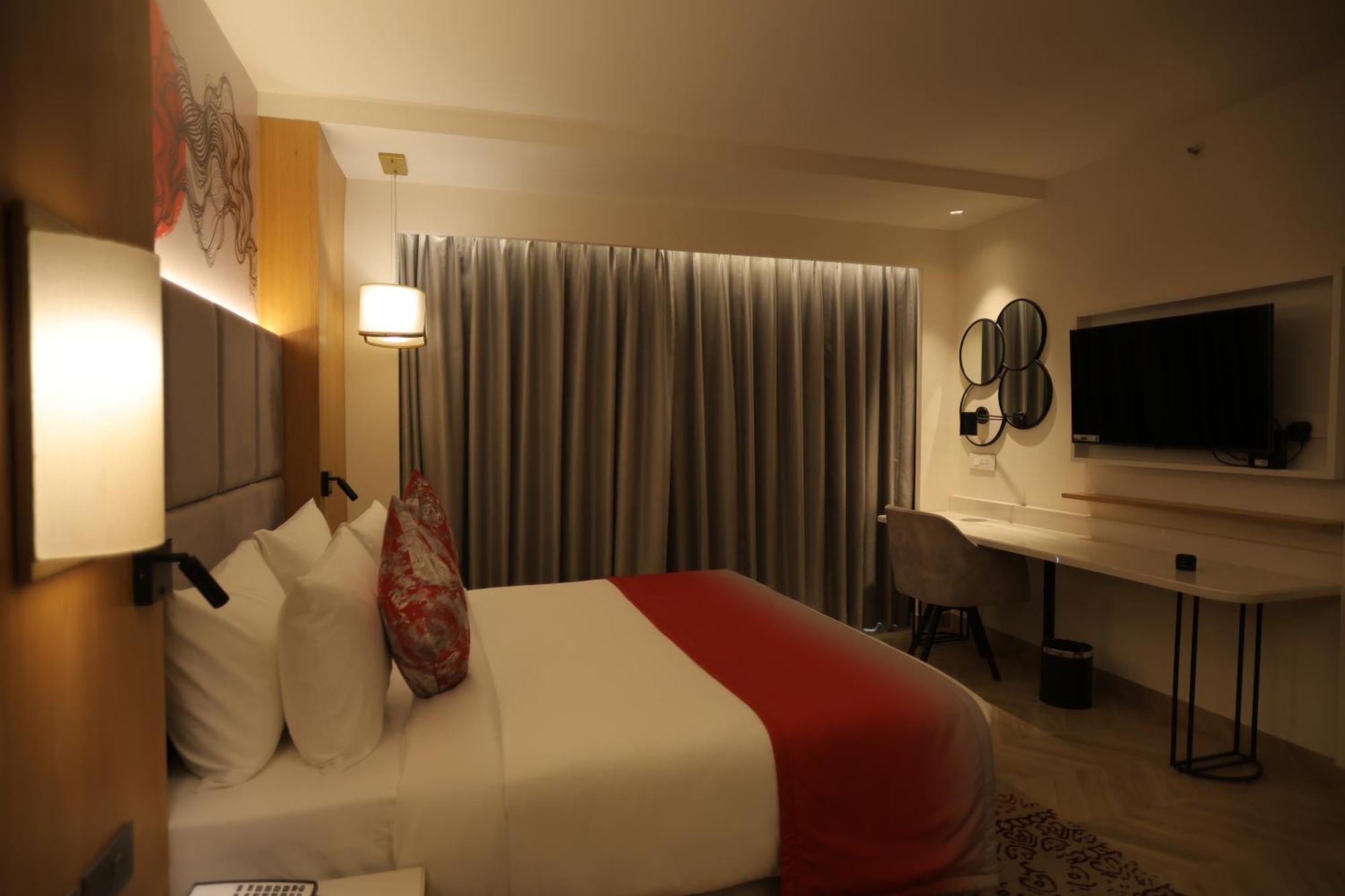 Ramada By Wyndham Gorakhpur Gorakhnath Mandir Road Hotel ภายนอก รูปภาพ