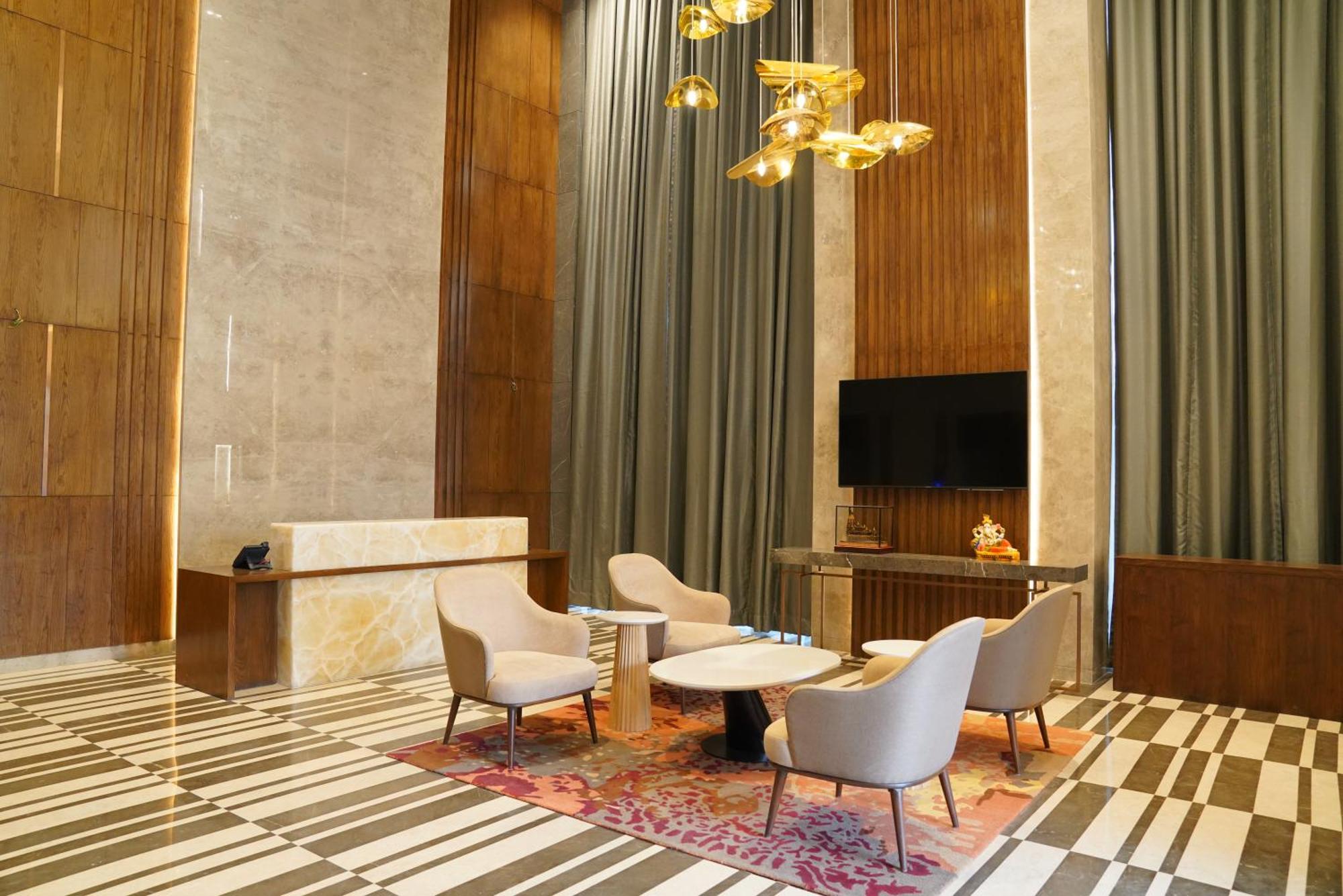 Ramada By Wyndham Gorakhpur Gorakhnath Mandir Road Hotel ภายนอก รูปภาพ