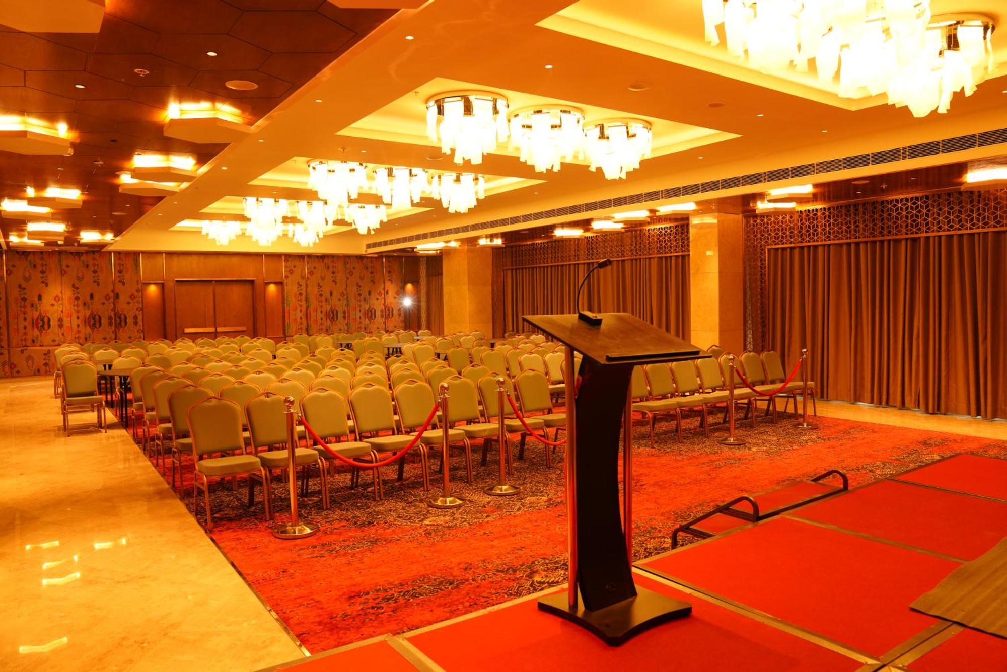 Ramada By Wyndham Gorakhpur Gorakhnath Mandir Road Hotel ภายนอก รูปภาพ
